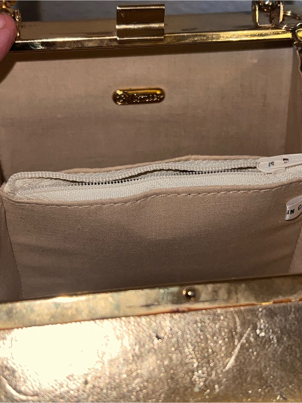 Vintage Gold Metallic Box Handbag with Chain Strap - Picture 8 of 10